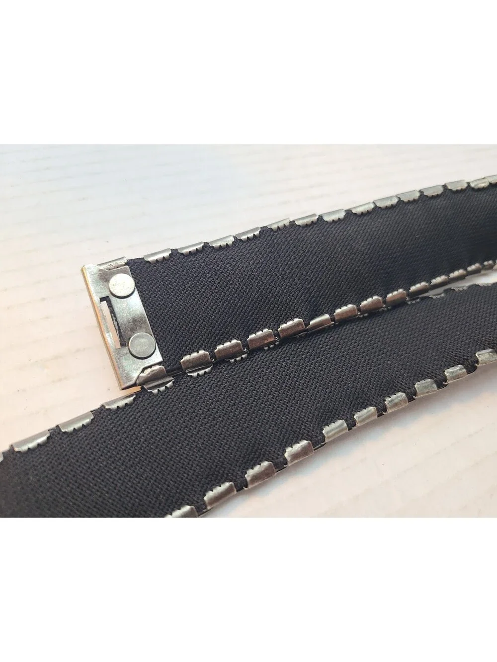Vintage Silver Toned Metal & Elastic Stretch Belt Floral Embossed w/ Metal Plate